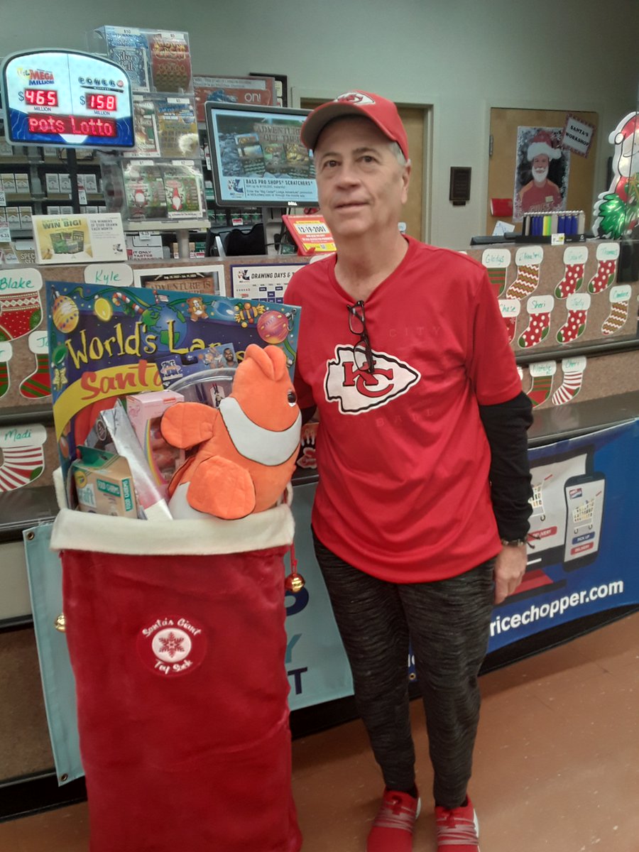 RaintreePC's tweet image. Congratulations to our Raintree Price Chopper Santa Sack Winner, Mike! 🎅🎁