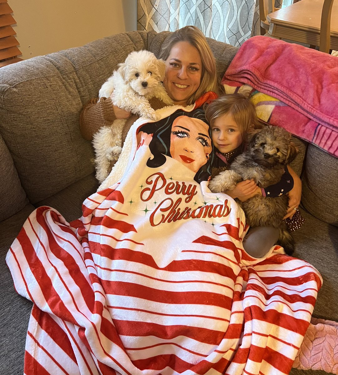 witnesskatie's tweet photo. omg itโs here and itโs the coziest thing ever ๐#perrychristmas #cozylittlechristmas #katyperry https://t.co/6IK7YLfjdk