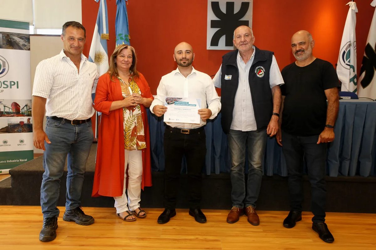Junto al <a href="/SAONSINRA/">SINDICATO ARGENTINO OBREROS NAVALES SEDE CENTRAL</a> entregamos los certificados de categorización laboral a l@s trabajador@s del astillero. Este año lo recibieron casi 40 personas y nos genera un gran orgullo porque es una iniciativa que favorece el desarrollo y permite el crecimiento del equipo de trabajo.