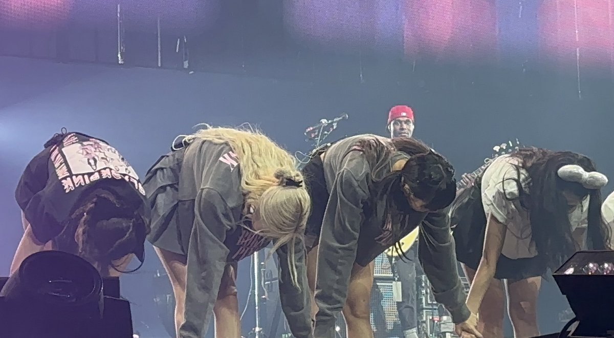 Encore Roses Stage .@BLACKPINK’s #JENNIE, #JISOO, #ROSÉ, #LISA, for #BORNPINK WORLD TOUR ...