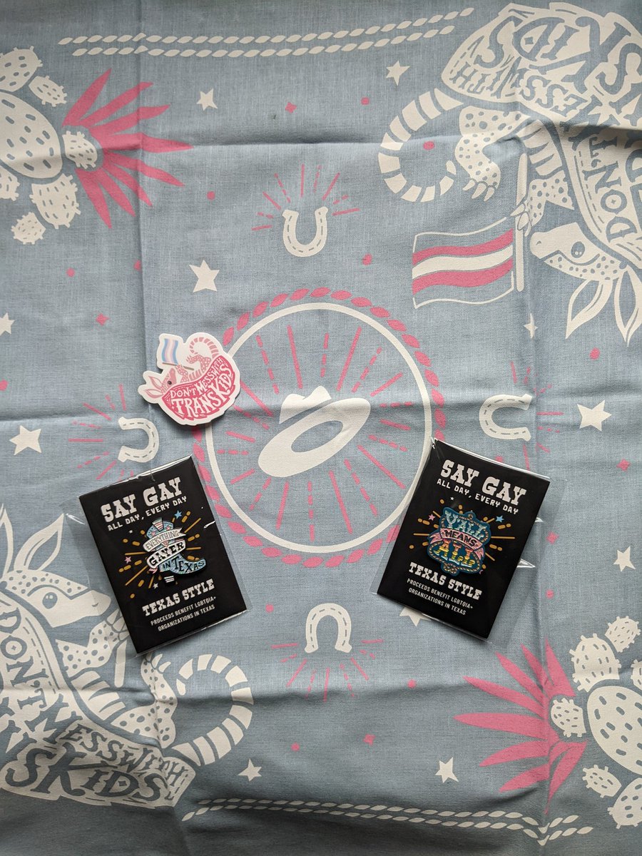 juliafmurray's tweet photo. Y'ALL I am screaming at how amazing these came out. I didn't realize the pins were GLITTERY 🎇 Great job @glynnisritchie @be_flagrant 🏳️‍⚧️ https://t.co/k2F6V57jWk