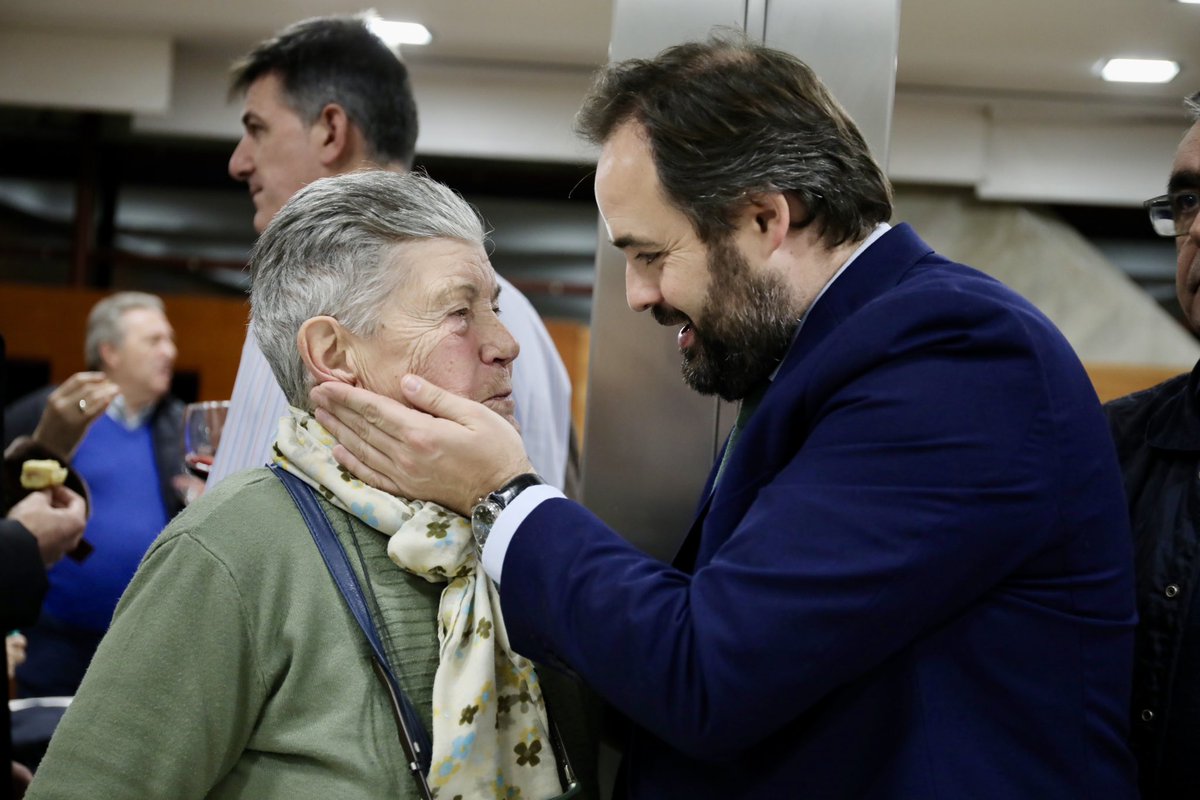 paconunez_'s tweet photo. Page es anuncio y show.

Somos la región que peor gestiona los Fondos Europeos de toda España y eso es culpa de la gestión socialista que está haciendo que nuestra tierra esté a la cola de todos los indicadores.

¡Gracias @PopularesCuenca por vuestra acogida! 👏🏼 https://t.co/i5h7y7BKf6
