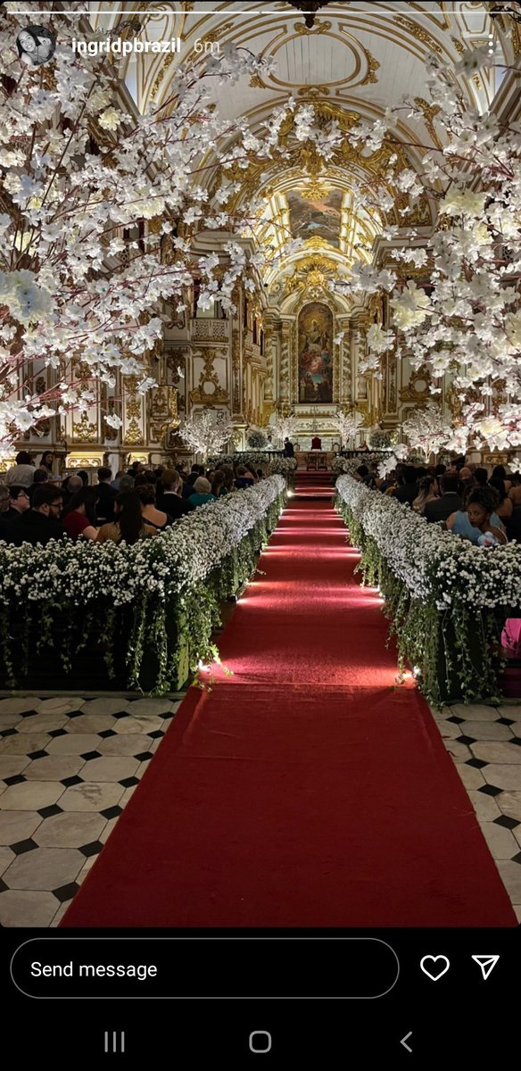 meakemi_'s tweet photo. Thread do Casamento do Casimiro e Anna Beatriz 

Já segui uns 7 amigos do Casimiro e da Anna Beatriz pra acompanhar o casamento kkkkkkk

Olha que igreja mais lindaaaaa que eles vão casar, mt chique essas flores tbm https://t.co/tfR15QOk3Z