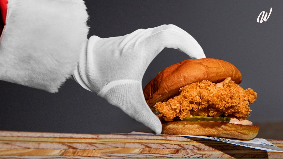 eatwaldos's tweet photo. No le dejes galletas a Santa, ponle su buen Chiken Sandwich. https://t.co/edpGVonfG1