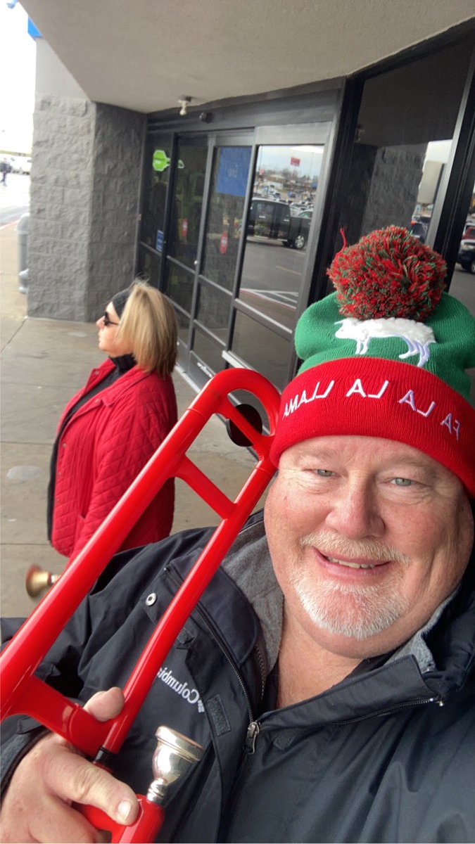 KurtBauche's tweet photo. Ringing the bell for the St. Francois County United Way. Jules was preoccupied with double fisted ringing while I decided it was time for a selfie! #charity #unitedwayofstfrancoiscounty #pbone #Christmas #christmascarols https://t.co/ZBKDP43iuG