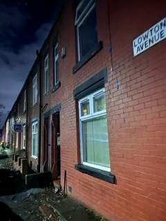 GMPBlackley's tweet photo. #BGroup We have also been speaking with residents of Lowton avenue this evening, providing burglary prevention advice and support to residents. #Harpurhey https://t.co/J5VT0CuuJ4