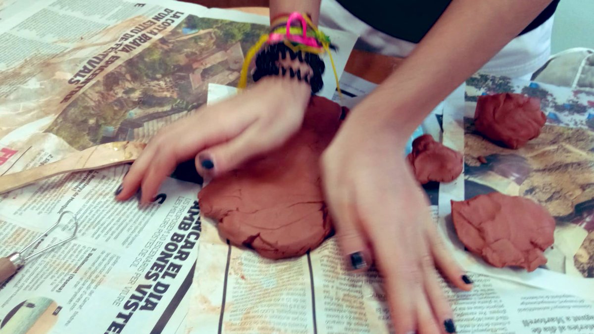 Les experteses tècniques del transversal han donat entrada a altres llenguatges a l’aula: el disseny gràfic i cinematogràfic, la dansa i la performance, el plàstic i el musical. Gràcies per regalar-nos tant talent <a href="/shdobon/">sheila</a> <a href="/IacoSubirats/">Iaco Subirats</a> <a href="/BaladaOrengo/">Meritxell Balada Orengo</a>  @jravento i #MariaBosch