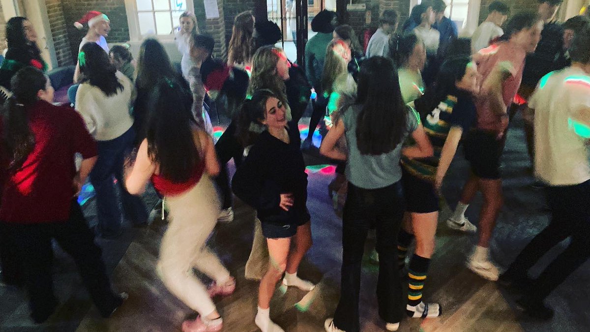 RHS_Nelson's tweet photo. What an amazing term with such phenomenal Nelsonites! Our last few days of term were absolutely hilarious, with a superb Corridor Carol Competition with Mr Allen as our guest elf judge! Some videos clips to follow soonβ¦ Merry Christmas from Nelsonβ€οΈπ #rhscommunity #nelsonfamily https://t.co/K3zqDbUERT