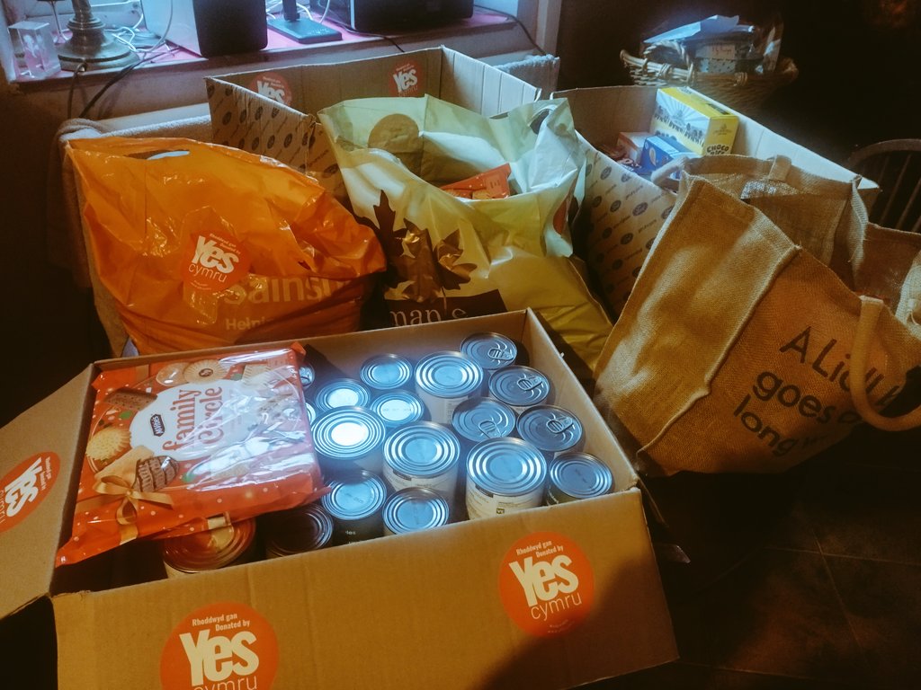 YesBridgend's tweet photo. YesCymru Penybont Christmas collection all boxed and bagged  for delivery to the local foodbank tomorrow! @BEndFoodBank 

Diolch to all those who donated! 
Nadolig Llawen a Blwyddyn Newydd Dda i chi gyd!
@YesCymru 
#HopeNotHunger https://t.co/1LWDms4bYR