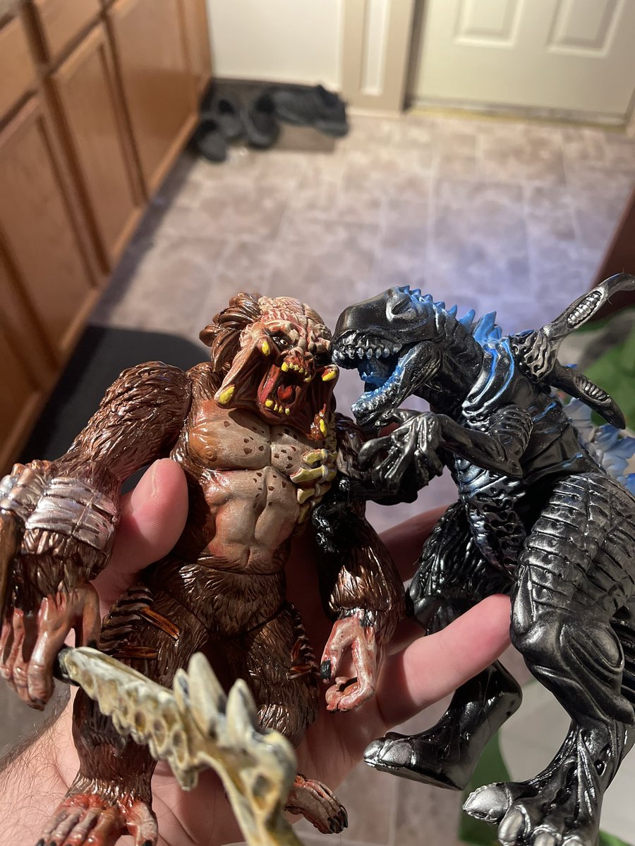 Kaijufan1999's tweet photo. Just got my new an improved Xenozilla and Predakong from @ResurrectionToy big thanks to them for the excellent service for the mistake that happened with the first ones I got and please give them the support they deserve for these two and other cool toys https://t.co/pqDivN3FBT