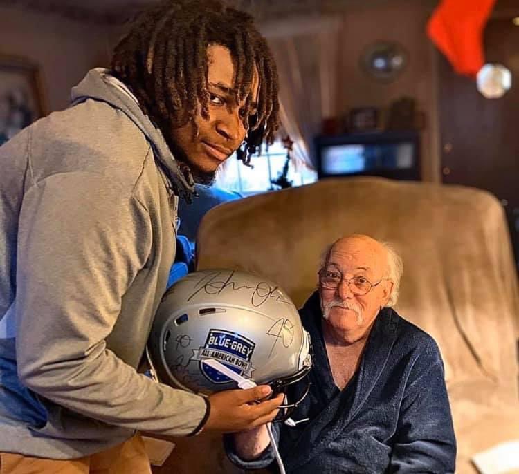 EyesoJO's tweet photo. You see a “20 year old” in a Goku suit, but you don’t understand why I wear it…it’s reasons behind everything…I wear it to remind me of him in my training, Mr. Rayne was my Grandpa Gohan🙏🏽💙🧡

#RIP https://t.co/Znsk0mavF8