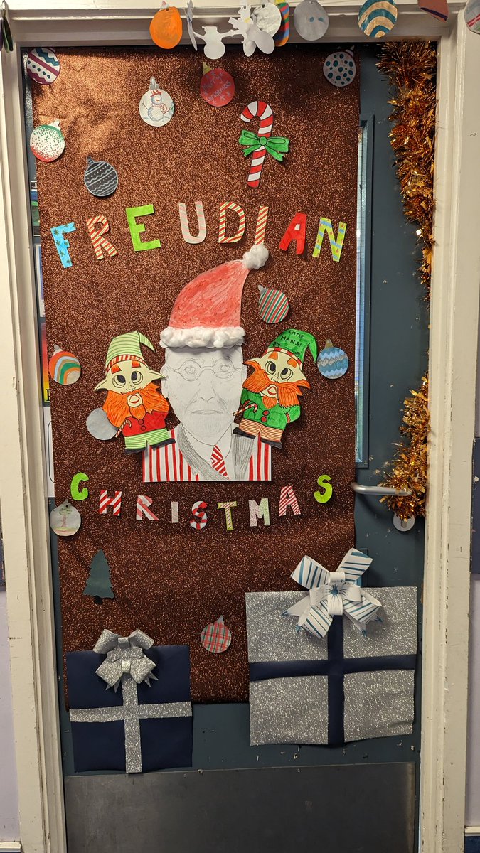 NPA Criminology made a Freudian Christmas door 🤣 They admitted themselves that their execution wasn't as good as they'd hoped!