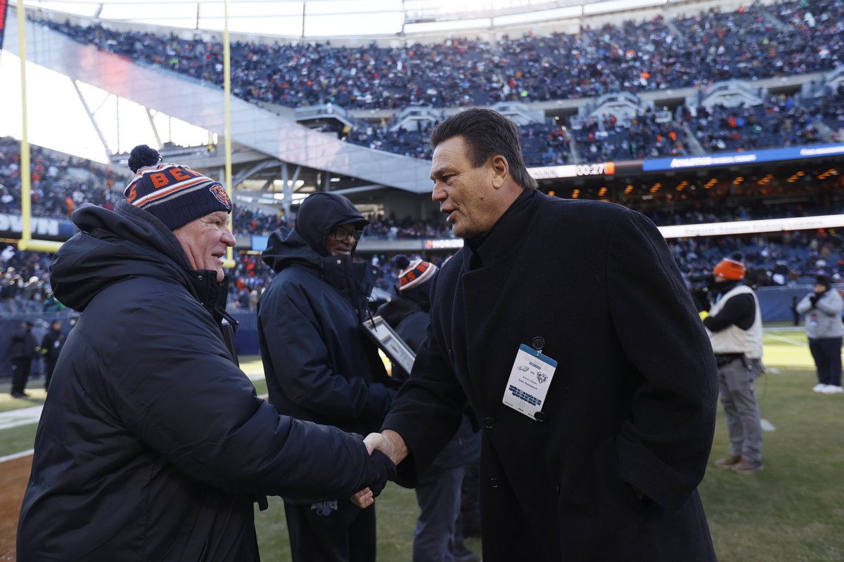 BearsOutreach's tweet photo. #DaBears were proud to honor our nine Coach of the Week winners &amp; our Coach of the Year nominee at halftime of the #PHIvsCHI game yesterday w/ the help of Hall of Famer Dan Hampton &amp; @Athletico. https://t.co/kqf3yuDtmd