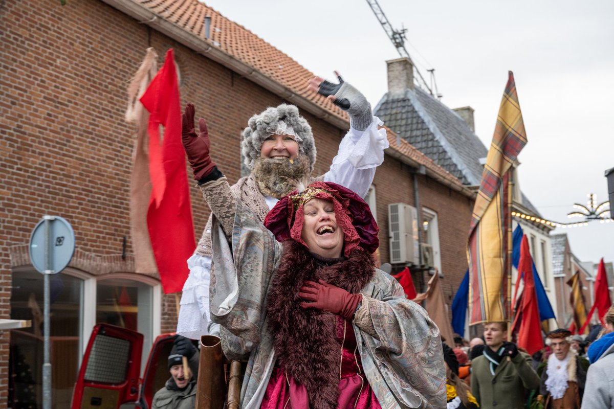 ReuringidVeste's tweet photo. De dag erna
Gelukkig hebben we de foto's nog
#reuring #Coevorden #ReuringindeVeste @StadCoevorden #StadvanStrijd #ijzerkoekenoproer https://t.co/W3D4DamJuZ