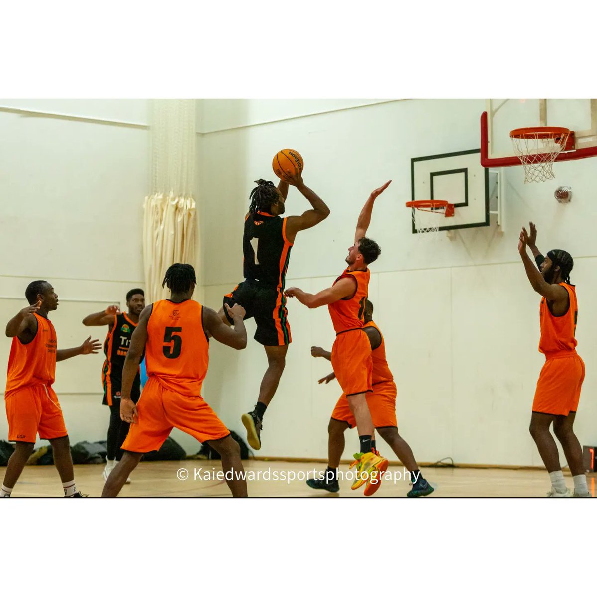 KaiEdwards97's tweet photo. Greenwich Titans vs London Greenhouse pioneers 17/12/2022 #BritishBasketball #basketball #sportsphotography https://t.co/htm3QgxATW