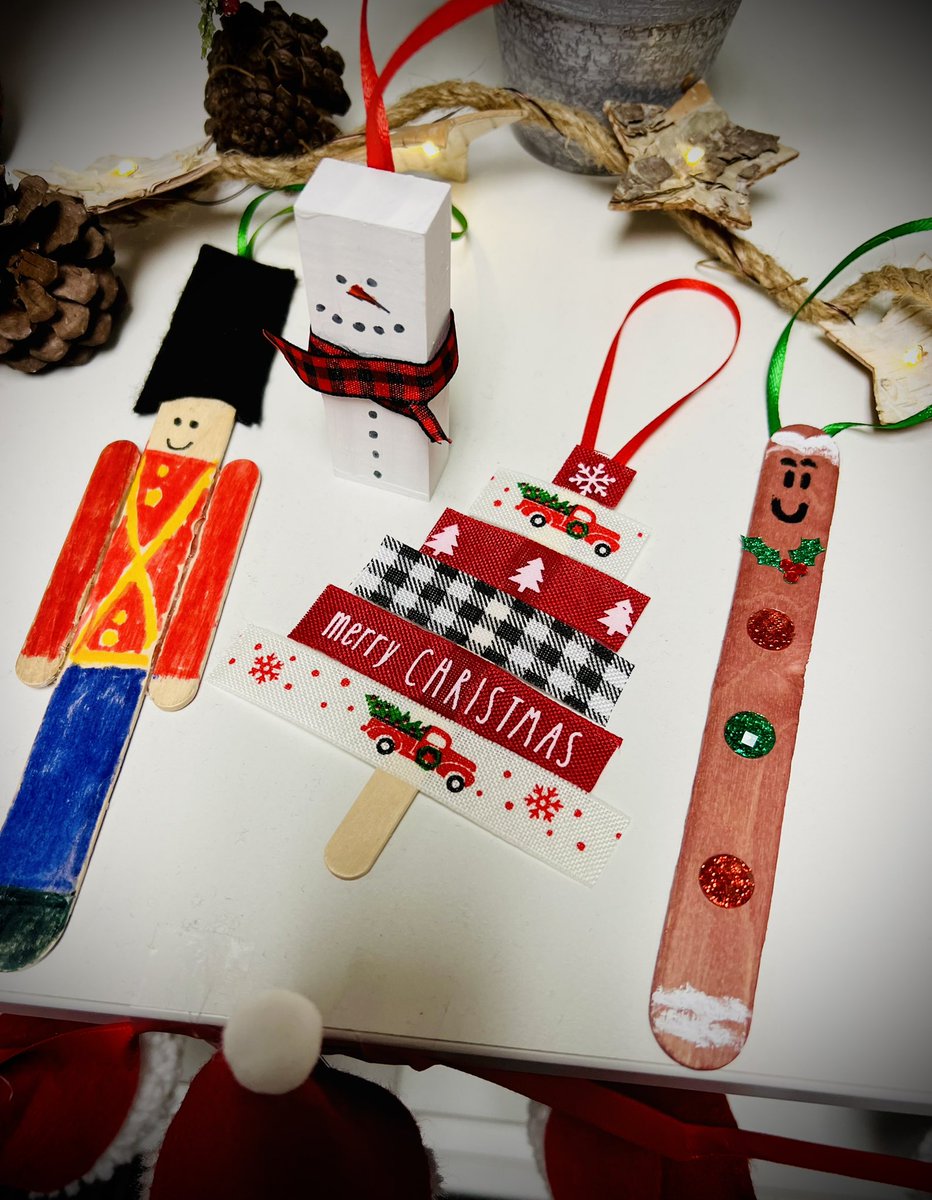 TollingerT's tweet image. Our @RiddleElem Student Council elves have been busy creating handmade ornaments for all 79 of our staff members! We love our #StudentCouncil! ❤️ @friscoisd #FISDMadetoShine