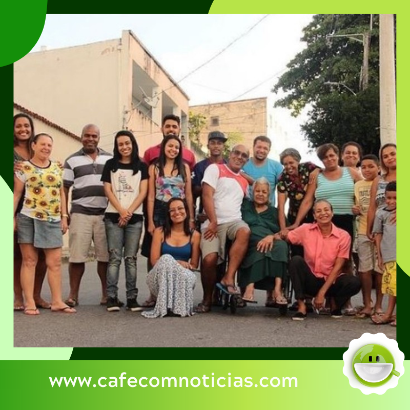 cafecnoticias's tweet photo. #Resistência Quilombos urbanos em BH usam as mídias digitais à serviço das suas tradições culturais. Leia o texto, aqui: https://t.co/vh0LaZoYru
.
.
#Quilombos #Negro #PovoPreto #Cultura #Oralidade #MídiasDigitais #Tradição #Cultura #Educação #Ancestralidade #Orgulho #Cidadania https://t.co/a7GtYTZvwt