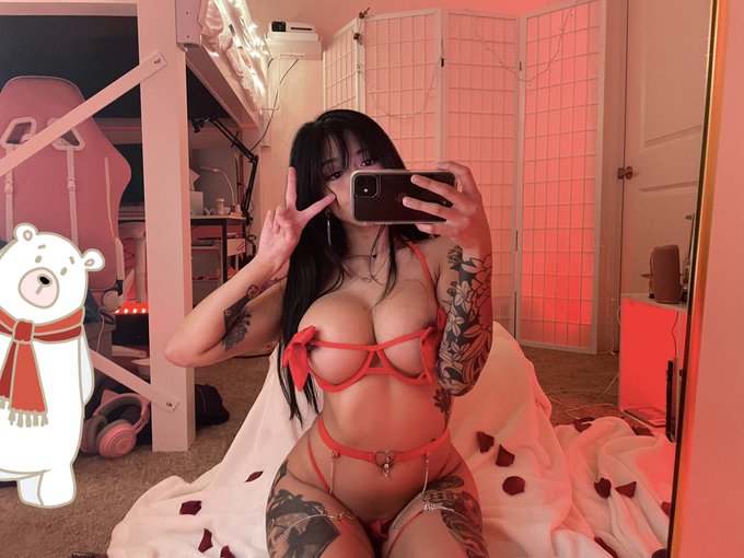 sry for double posting today but i feel so cute in this set https://t.co/bl7wmAhM0m