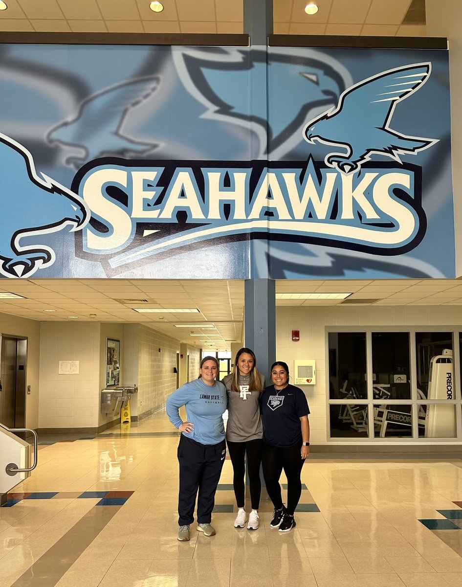 marisarosalesss's tweet photo. I’m so excited and blessed to announce that I have verbally committed to continue my academic and athletic career at Lamar State College!! I would like to thank all my coaches, family, and friends who have supported me along side this journey! All Glory to God! Go Seahawks !💙🤍 https://t.co/CTgmRDB64X