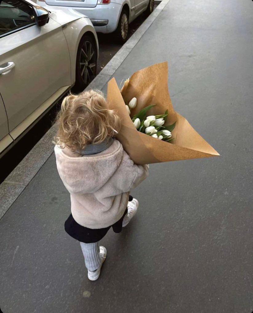 Grace_X101's tweet photo. ﮼⇣❈ 
ْ
ْ

ْ
.

#صباح_الخير انا لَك صَدِيق ومِئة عائِله وألفَ عاشِق.♥️" https://t.co/drIYUTDXwc