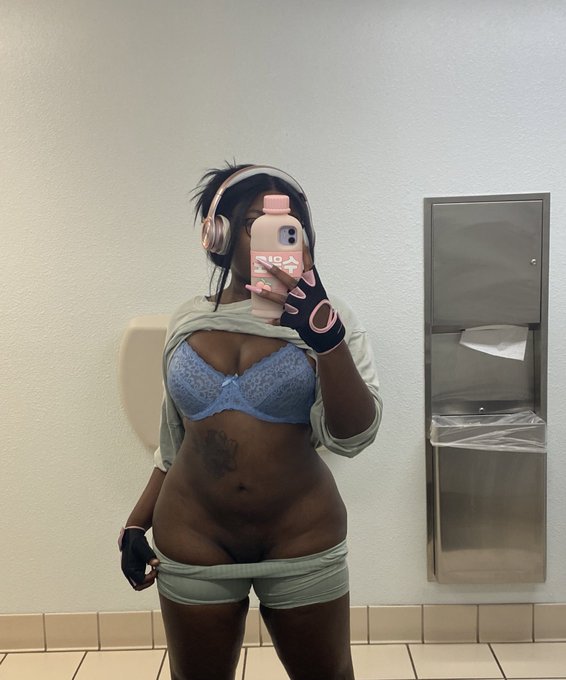 I&rsquo;m such a gym mommy 🏋️&zwj;♀️ https://t.co/I9GIoPU7IV