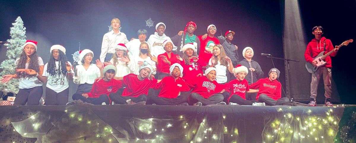 MsRicher44's tweet photo. What a night! ✨ So proud of my grade 8s for dancing and singing their hearts out! Merry Christmas! 🎄@StAlphonsaDP https://t.co/QUWkL4L54f
