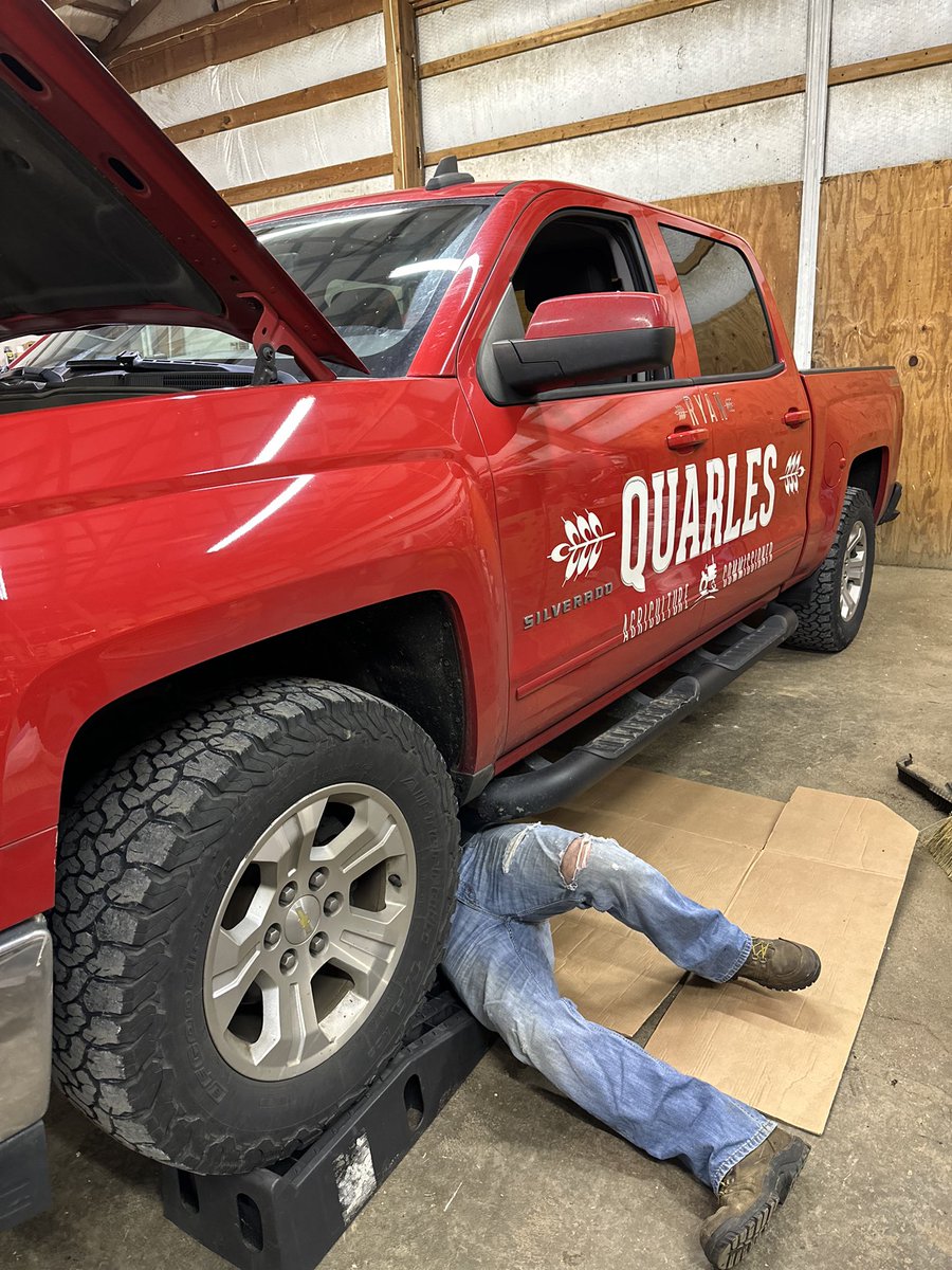 RyanQuarlesKY's tweet photo. To the working class of Kentucky, you will soon have a candidate for Governor file who grew up working with their hands, who knows the value of a hard-earned dollar, who worked in tobacco on Christmas day, and who knows the dignity of a full day’s work… https://t.co/laeRuiGPOu