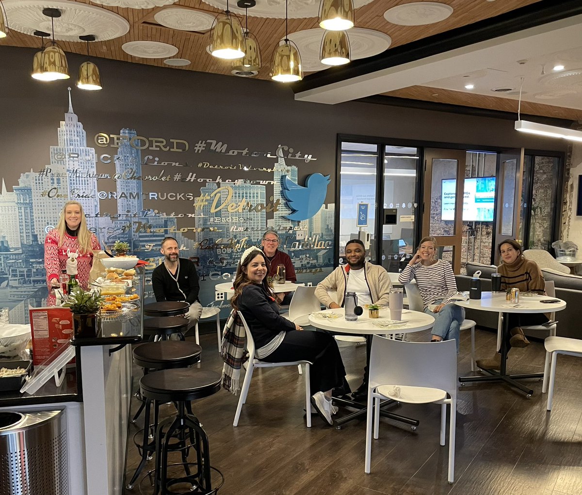 Laura Trierweiler tweet media