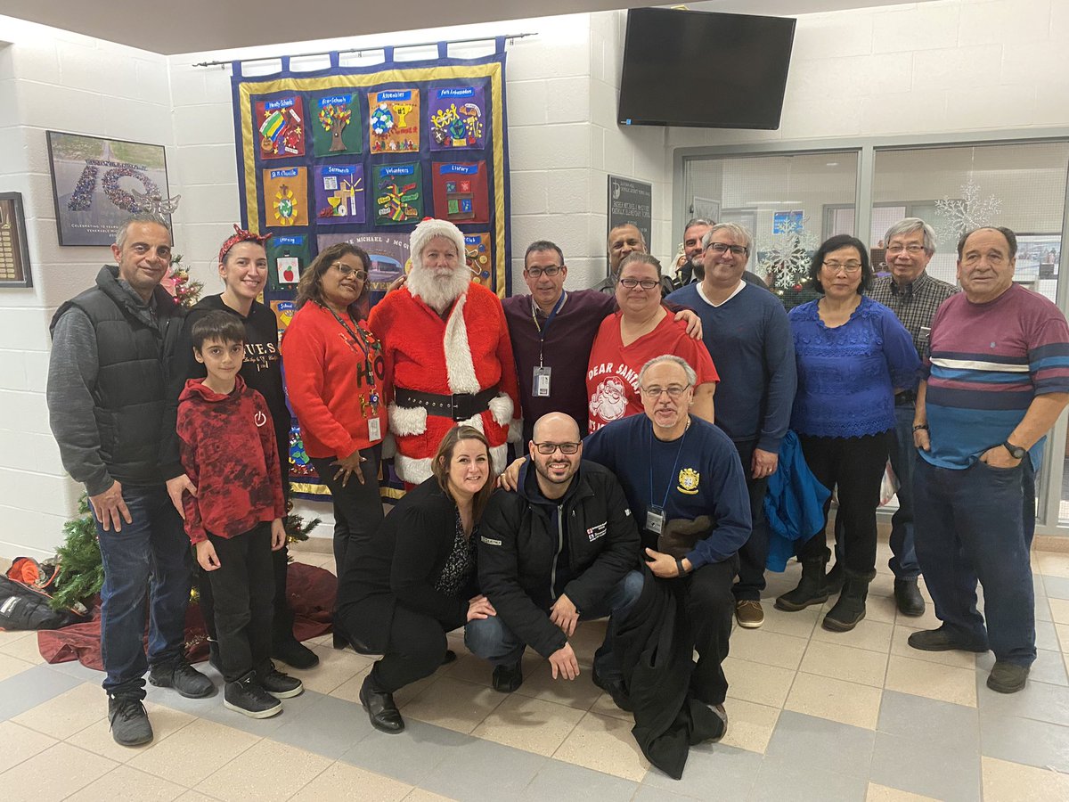 Our Christmas Open House was a HUGE SUCCESS!! Thank you to our AMAZING Catholic School Council <a href="/McGivneyDPCDSB/">Blessed Michael J. McGivney Catholic School</a>, the K of C, staff members, our awesome YFAs, and of course, our incredible McGivney community for a very enjoyable evening of Christmas cheer and fun🙏🏽#McGivneyKnights