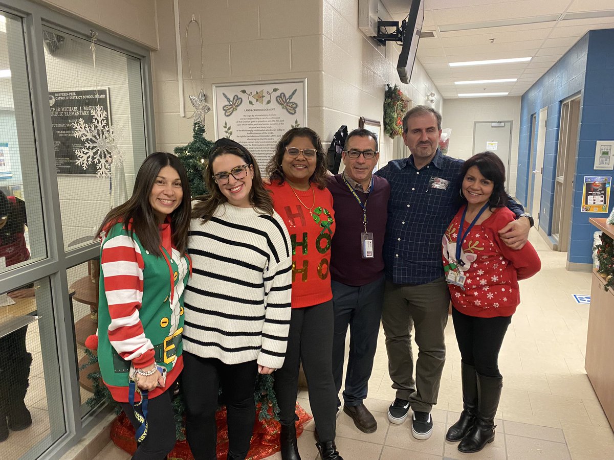 Mrs_FernGivney's tweet photo. Our Christmas Open House was a HUGE SUCCESS!! Thank you to our AMAZING Catholic School Council @McGivneyDPCDSB, the K of C, staff members, our awesome YFAs, and of course, our incredible McGivney community for a very enjoyable evening of Christmas cheer and fun🙏🏽#McGivneyKnights https://t.co/sOeAtmmQ3P
