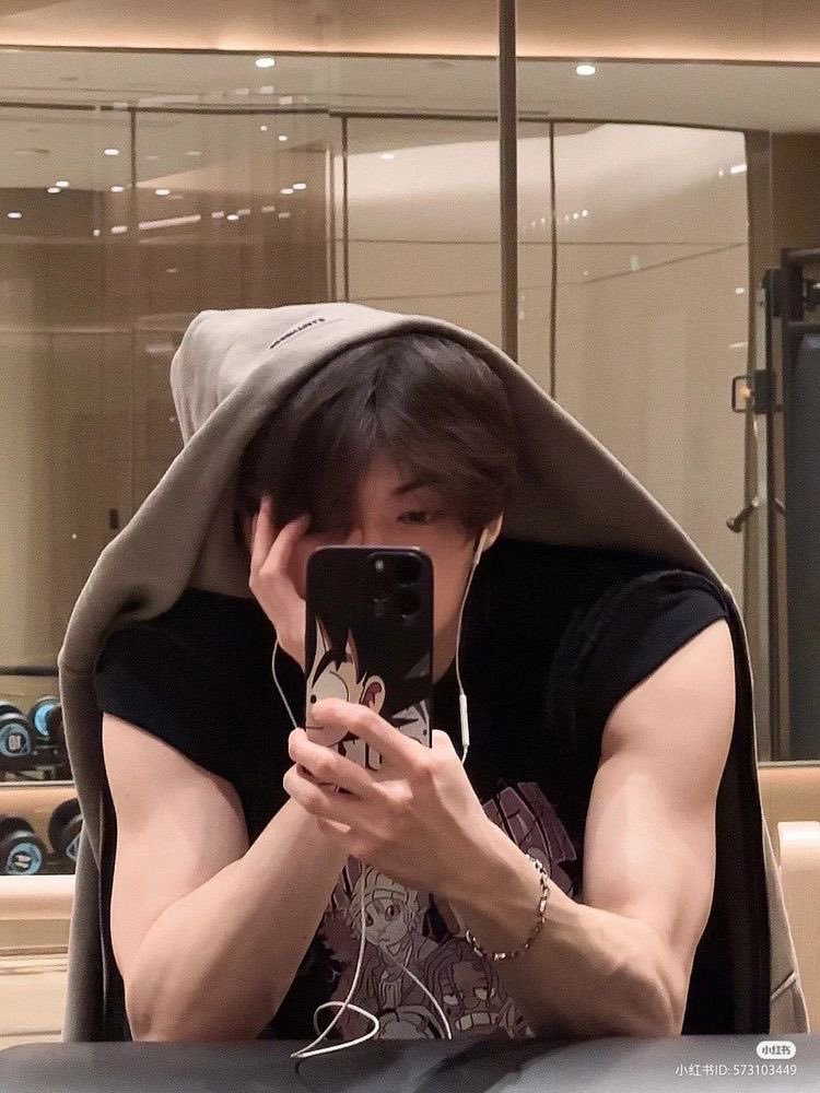 ︎

︎ ︎

︎ ︎ —— 宮侑.