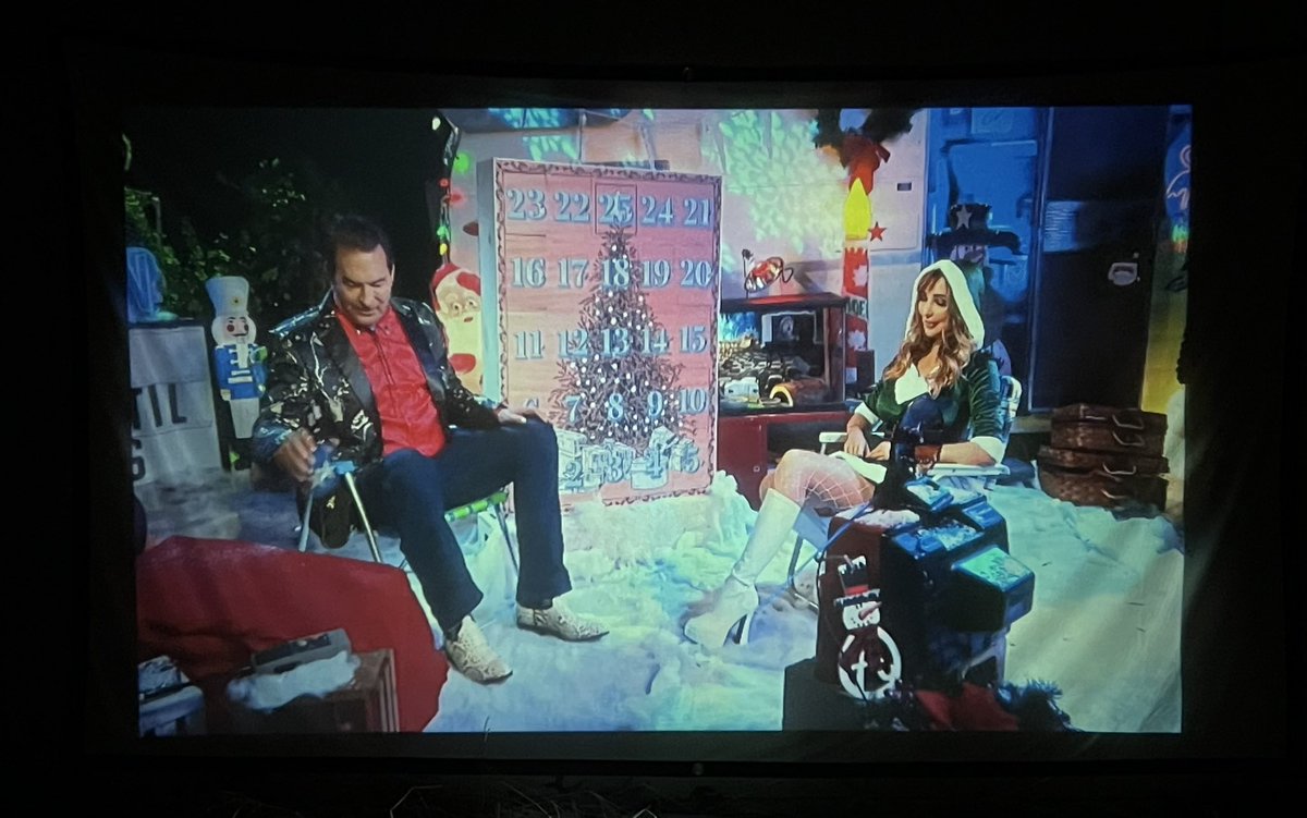 arandomname77's tweet photo. Finally watching @therealjoebob and @SetDarcyFree. On a projector. Outdoors. As nature intended, even if it is about 30 degrees. @TheMutantFam https://t.co/R5Cz7f5BSe
