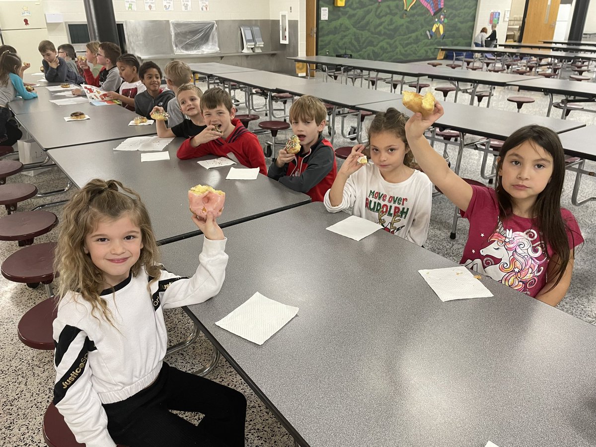 So proud of <a href="/MountainViewJCS/">Mountain View Elem</a> Project On-Track kids who have worked hard in reading after school! We celebrated with 📚 and 🍩! Thank you to <a href="/project_ontrack/">Project On-Track</a> for the 📚to keep, Marian Graham for the 🍩, and <a href="/SheilanTester/">Sheilan Tester</a> for being a fabulous tutor! <a href="/jcityTNschools/">JohnsonCitySchools</a> <a href="/DebraRBentley/">Debra Bentley, Ed.D.</a>