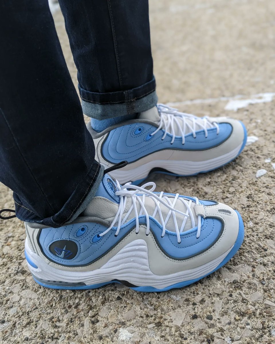 amcmath04's tweet photo. Monday! #KOTD #Nike #AirPenny2 #SoicalStatus #Playground #UniversityBlue #ashwithkicks #undsmonday #soleangles #theshoefirm #snkrsliveheatingup #sneakersisterhood #respectherstyle #queenofsoles #wearyoursneakers #yoursneakersaredope
Shoes @iam1cent x @nike x @thesocialstatus https://t.co/H0Ec7YbMM0