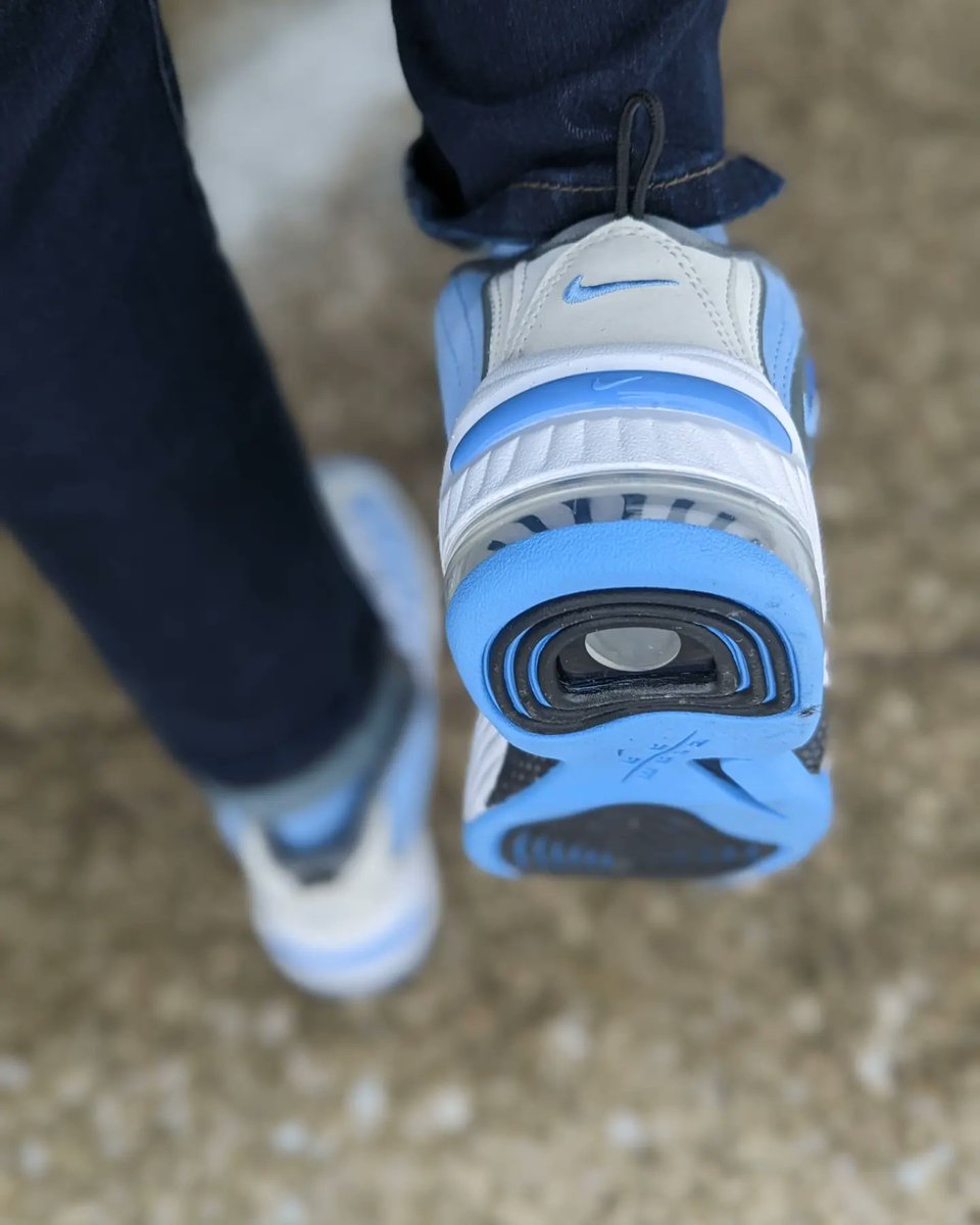 amcmath04's tweet photo. Monday! #KOTD #Nike #AirPenny2 #SoicalStatus #Playground #UniversityBlue #ashwithkicks #undsmonday #soleangles #theshoefirm #snkrsliveheatingup #sneakersisterhood #respectherstyle #queenofsoles #wearyoursneakers #yoursneakersaredope
Shoes @iam1cent x @nike x @thesocialstatus https://t.co/H0Ec7YbMM0