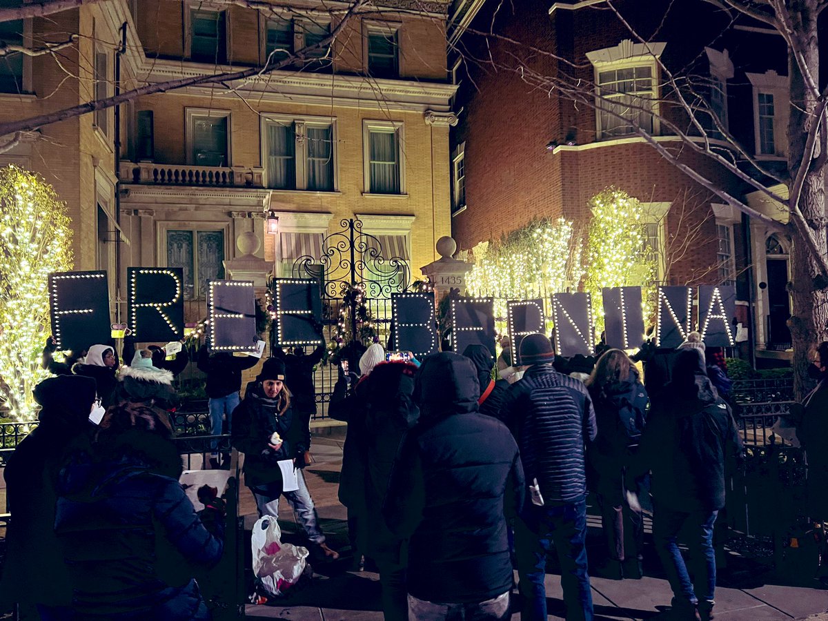 From tonight’s #FreeBernina Hanukkah celebration outside of Governor <a href="/JBPritzker/">JB Pritzker</a>’s house.

On this Hanukkah, we fight for the liberation of all people who are oppressed and held captive.

#FreeBernina #FreeThemAll