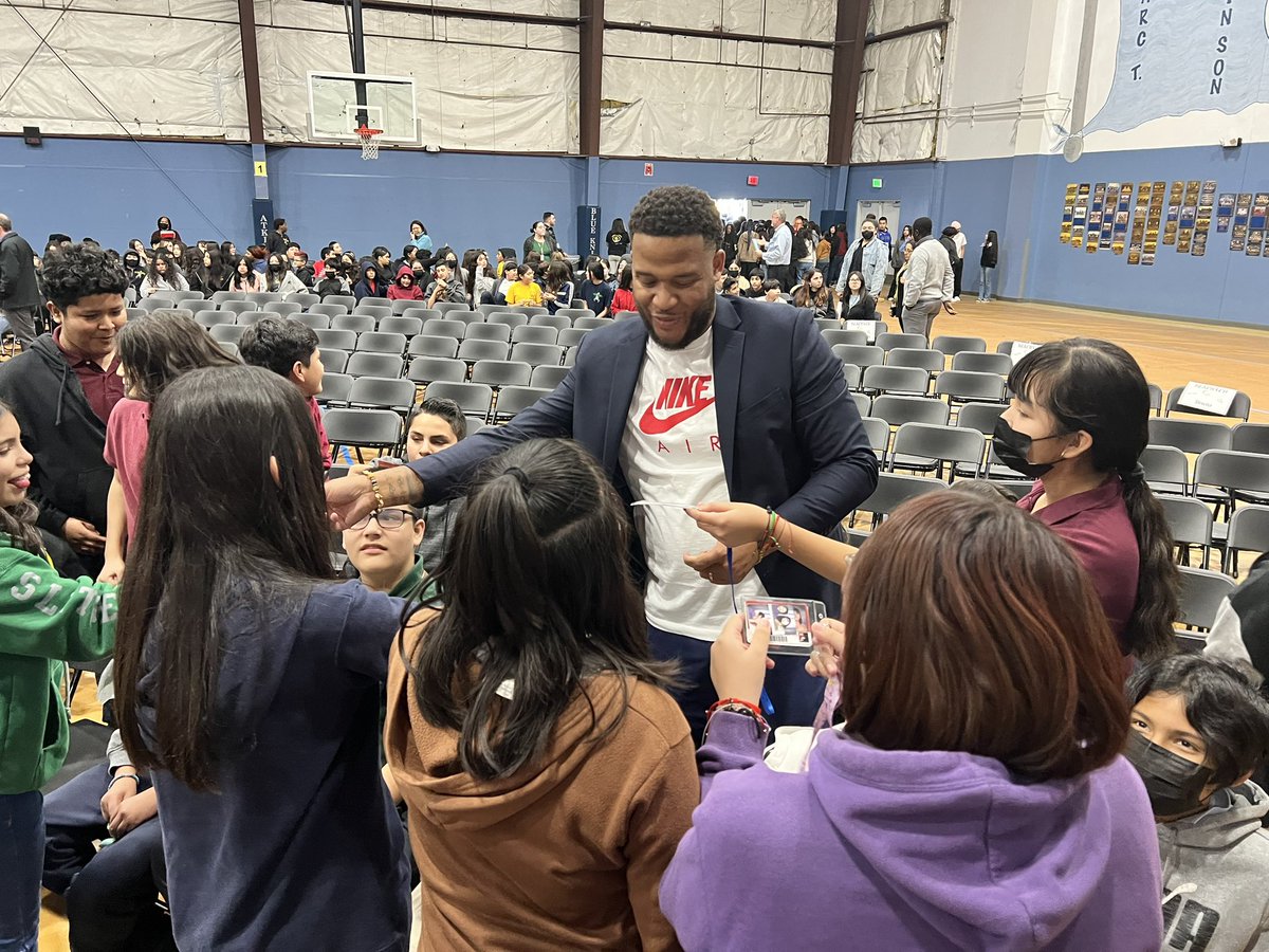 ASGcsd83's tweet photo. “Ms SG I wish more people would be real with us like him” @TommieMabry  speaking with our 7th graders and changing lives! @CartwrightSD thanks for such an impactful day! @harriscsd83 https://t.co/5yNNSxdxRb