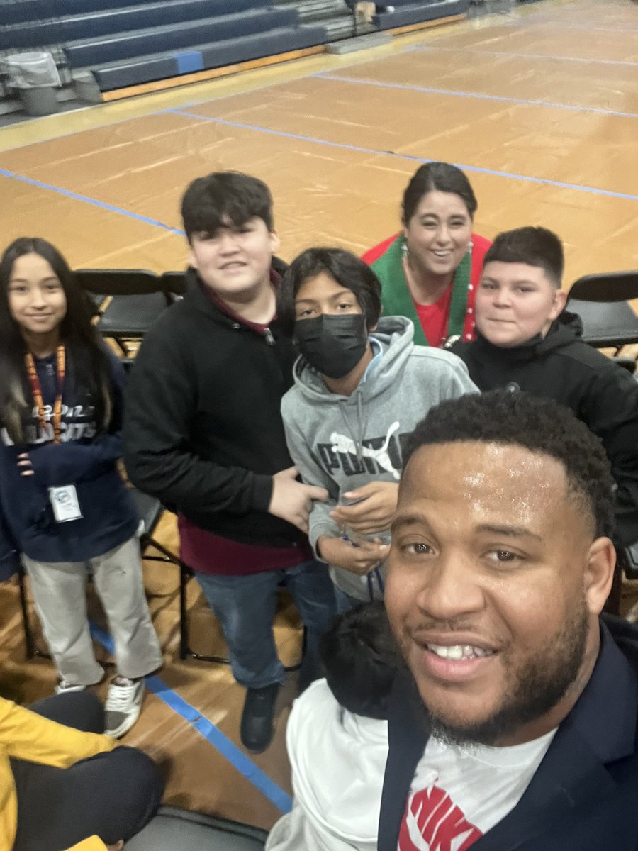 ASGcsd83's tweet photo. “Ms SG I wish more people would be real with us like him” @TommieMabry  speaking with our 7th graders and changing lives! @CartwrightSD thanks for such an impactful day! @harriscsd83 https://t.co/5yNNSxdxRb