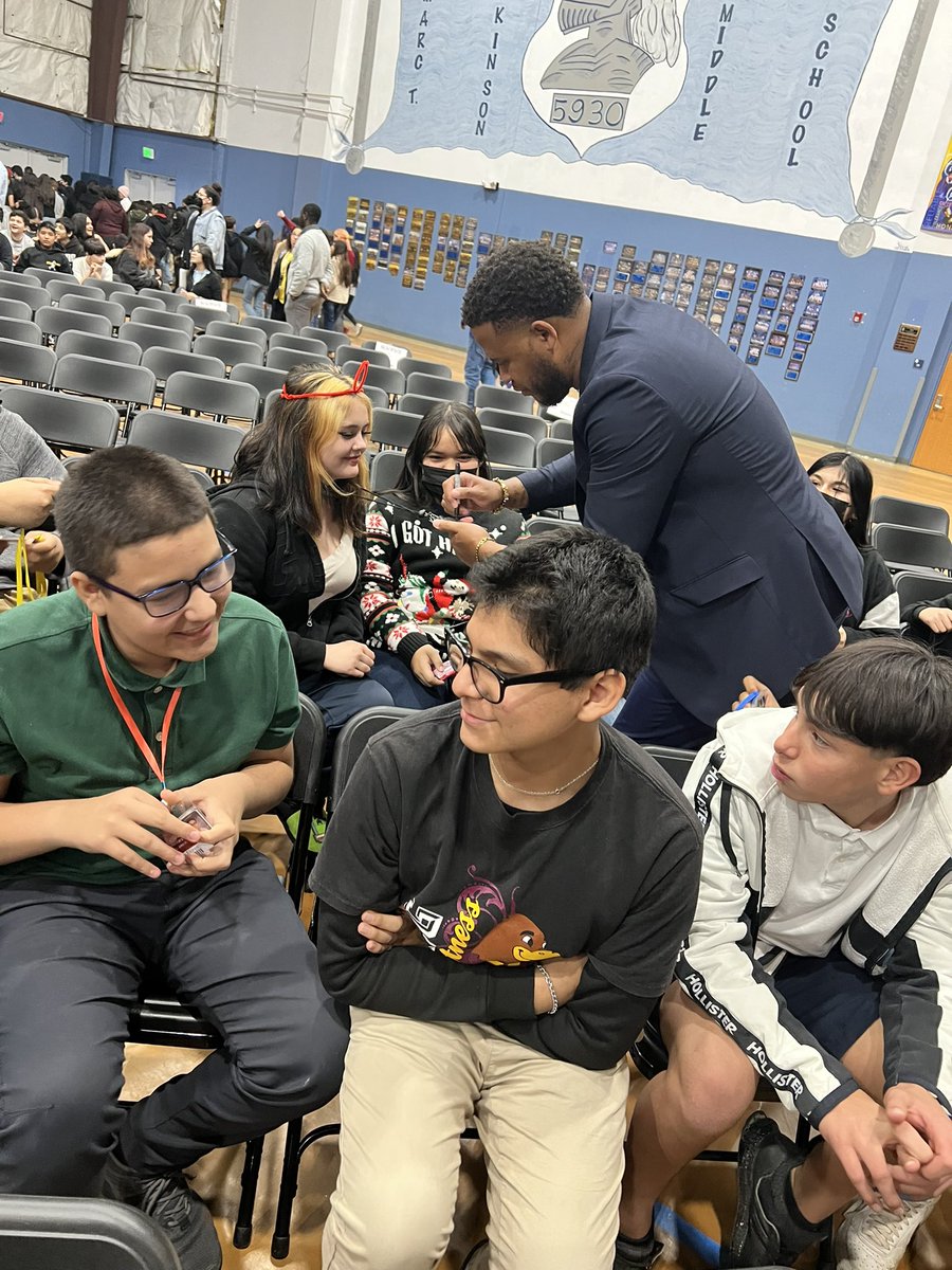 ASGcsd83's tweet photo. “Ms SG I wish more people would be real with us like him” @TommieMabry  speaking with our 7th graders and changing lives! @CartwrightSD thanks for such an impactful day! @harriscsd83 https://t.co/5yNNSxdxRb