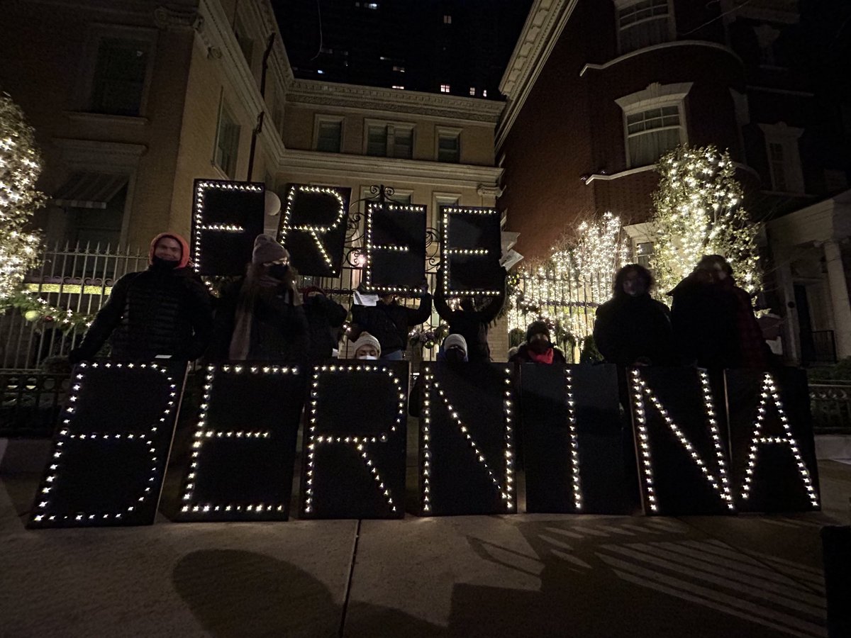 Tonight an action outside <a href="/JBPritzker/">JB Pritzker</a>’s home to demand that he grant clemency to Bernina Mata. Bernina is a criminalized survivor who was locked up via a deeply homophobic prosecution. We are counting on the Governor to sign that paper on his desk! #freeBernina
