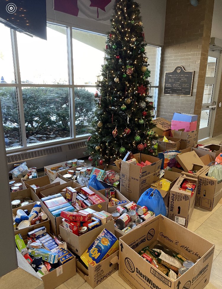 SchoolAttersley's tweet photo. Thank you to everyone who contributed to our food drive in aid of Settlement House, your generous donations were greatly appreciated. Thank you to Mrs. Winsor, students &amp; staff in the Umbrella Project for leading this community support @DDSBSchools https://t.co/6F9nV0xqaN