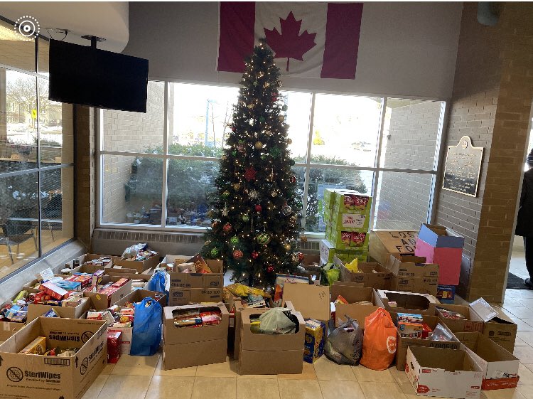SchoolAttersley's tweet photo. Thank you to everyone who contributed to our food drive in aid of Settlement House, your generous donations were greatly appreciated. Thank you to Mrs. Winsor, students &amp; staff in the Umbrella Project for leading this community support @DDSBSchools https://t.co/6F9nV0xqaN