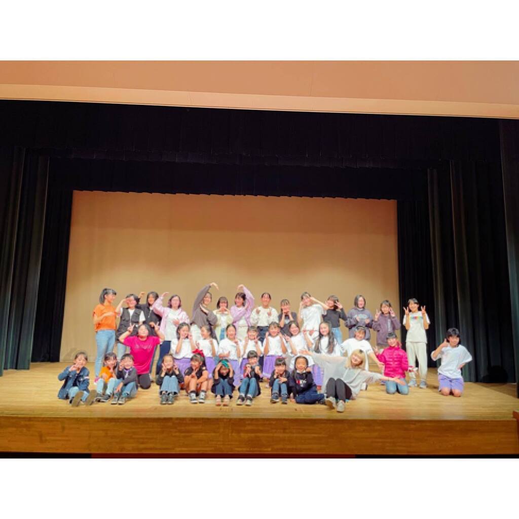 Tmt518's tweet photo. 💖🏆👍
.
.
\合同ダンス発表会/
.
今年も開催できました。
この1年間でみんなすっごく上手に
なったのはもちろん、舞台袖での
声のかけ合いとか協力しあってるとこ
ろ見て感動🥹
思いはいっぱいあるけど
とにかくラブすぎる。愛情が深い❤️‍🔥

たくさんありがとう。
みんなお疲れ様！

#ダンス発表会 https://t.co/Bih6lfKPiS
