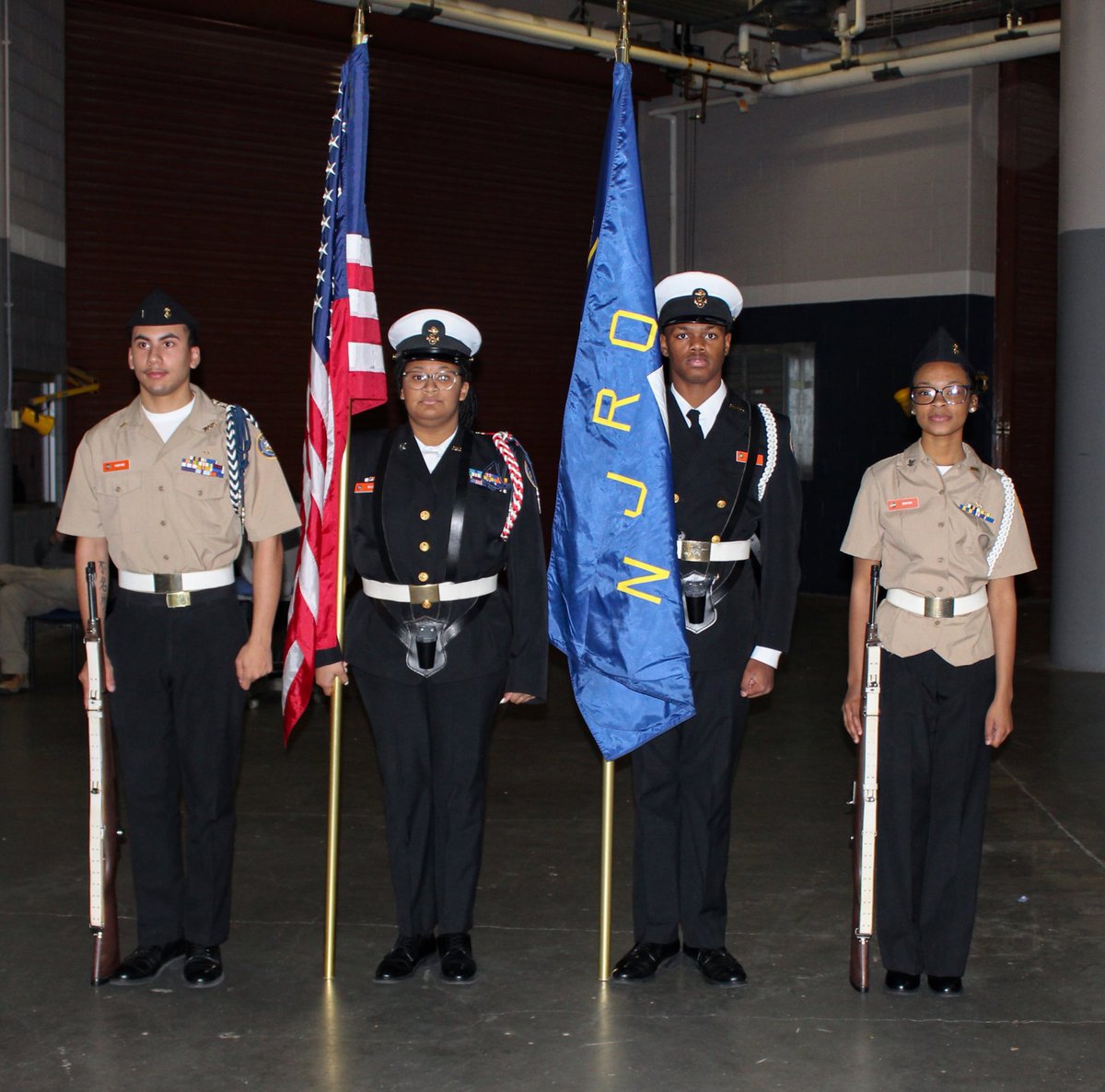 Pres_M_Conston's tweet photo. Thank you to the Maury High School Junior ROTC Color Guard of @NPSchools for our Presentation of Colors which honored those who have served and sacrificed for our country. Nearly 8,000 military-related students attended @TCCva during the past academic year.
#TCCproud #TCCgrad22 https://t.co/gYVLBz29LQ