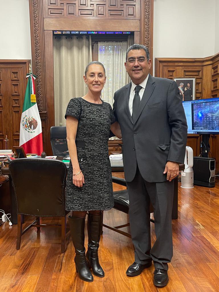 Con el gobernador de Puebla <a href="/SergioSalomonC/">Sergio Salomón</a>, quien estamos seguros continuará el legado de nuestro compañero Miguel Barbosa y la transformación de este bello estado.