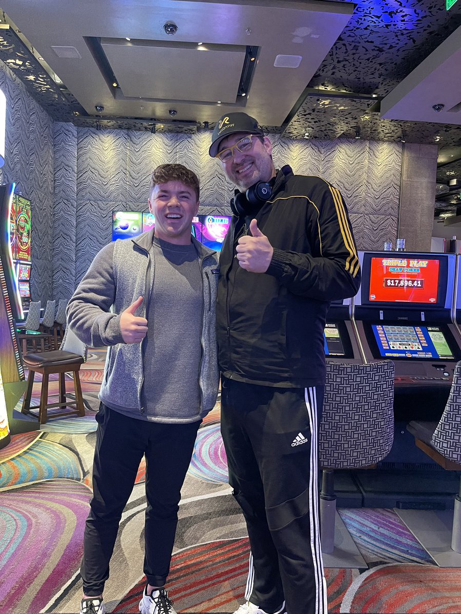 Andrew_Flowers5's tweet photo. How was Carbone? @phil_hellmuth https://t.co/vOUsHOuPcP