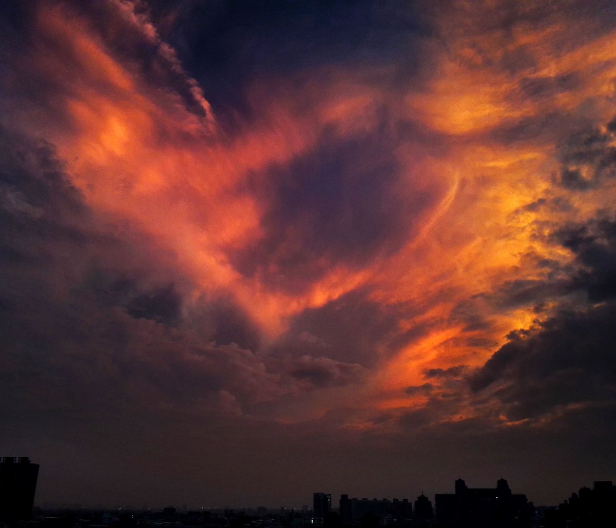 Autumn39274141's tweet photo. #sunset #sunsetphotography #SunshineFire https://t.co/eoVPEg63LP