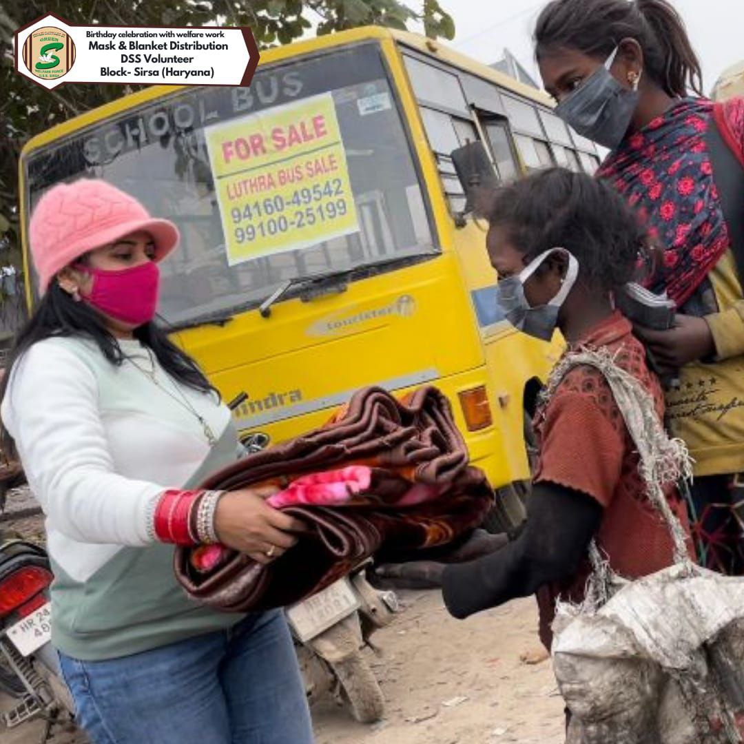 nehanh234's tweet photo. Everyone likes the winter season but Many people who do not even have clothes to cover their body, help them in such a way that the followers of Dera Sacha Sauda distribute warm clothes to them Saint @GurmeetRamRahim Insan Ji inspired by,
#WinterCare https://t.co/gn5iQ8HB8n