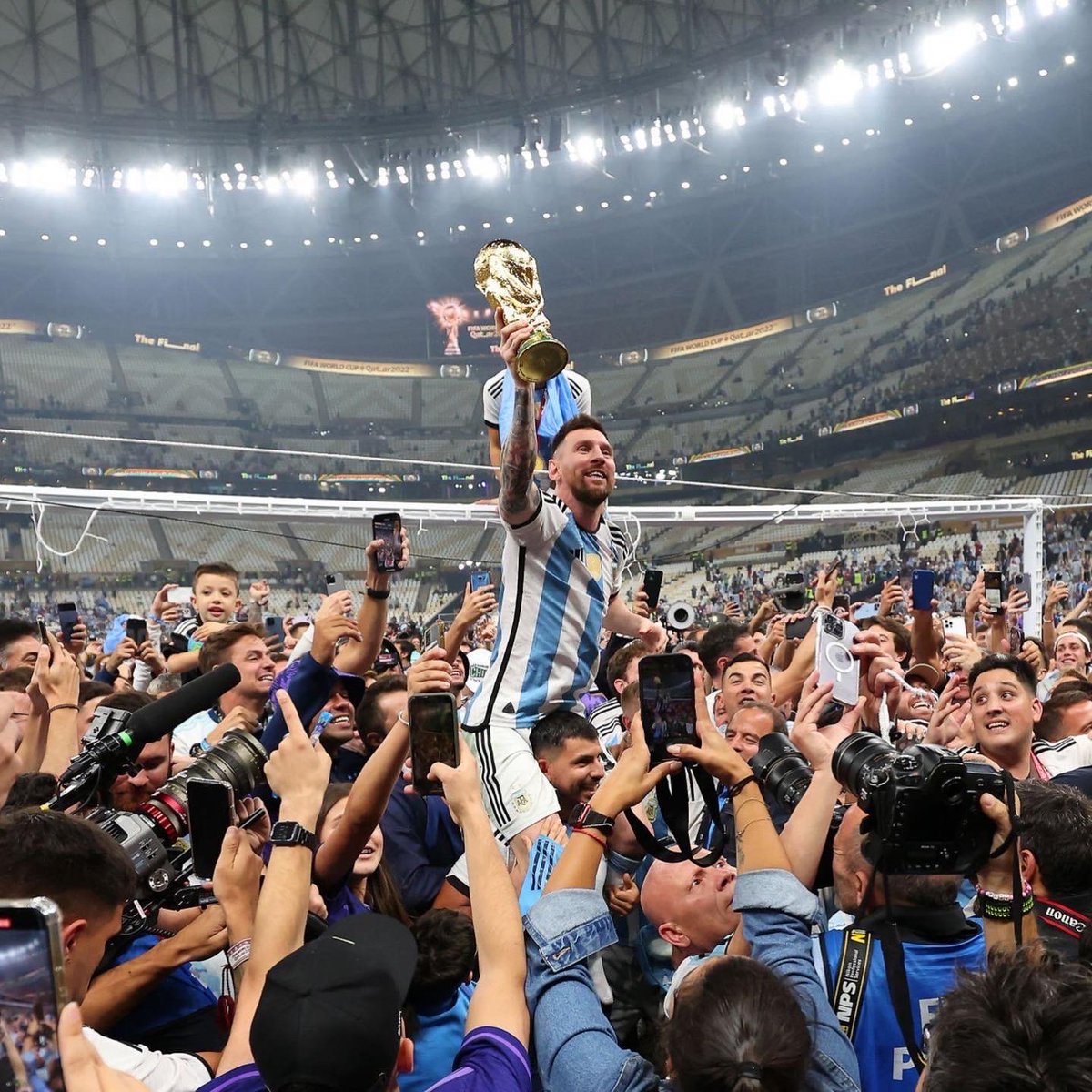 ⭐FINAL MUNDIAL #Qatar2022 ⭐

🇦🇷 ARGENTINA 3 - 3 FRANCIA 🇫🇷

Con aún lagrimas en los ojos y con la necesidad de ver este partido nuevamente, ABRO HILO con material audiovisual de las mejores jugadas y todas las cosas que no se vieron en la transmisión en vivo:

⏬⏬⏬⏬