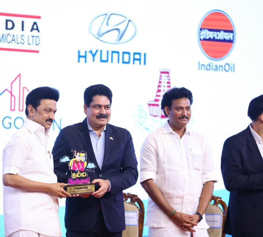 iocl_srpl1's tweet photo. School Education Department Tamil Nadu felicitated @iocl_srpl1 for outstanding initiatives in promoting education in rural areas of the State under @IndianOilcl CSR. 
ED SRPL @shaitiwa received commendation plaque from @mkstalin CM during #NammaSchoolFoundation launch on Monday. https://t.co/BEnlh2UhKx